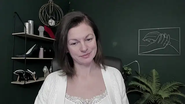 VivianWILD online show from February 3, 2026, 8:30 am