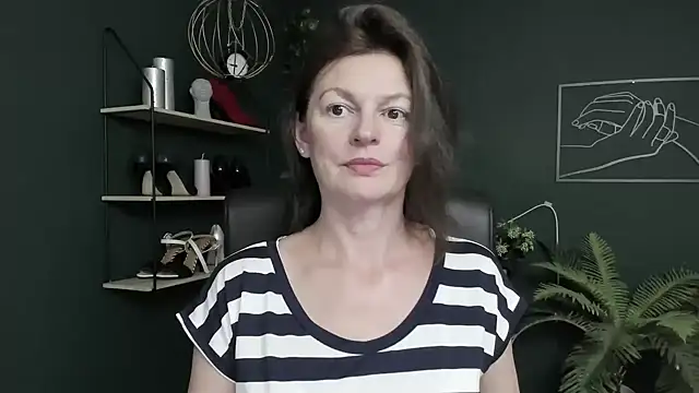 VivianWILD online show from July 16, 2026, 8:42 am