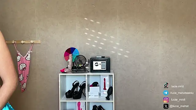 Snapshot of lucie_mehott chatting on September 18, 2025, 7:10 am lucie mehott online show from September 18, 2025, 7:10 am