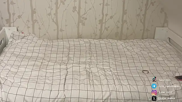 Snapshot of lucie_mehott chatting on September 24, 2025, 6:55 pm lucie mehott online show from September 24, 2025, 6:55 pm