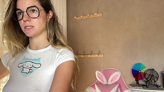 Snapshot of lucie_mehott chatting on September 27, 2025, 9:14 am lucie mehott online show from September 27, 2025, 9:14 am