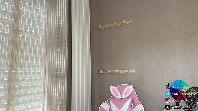 Snapshot of lucie_mehott chatting on September 28, 2025, 7:47 am lucie mehott online show from September 28, 2025, 7:47 am