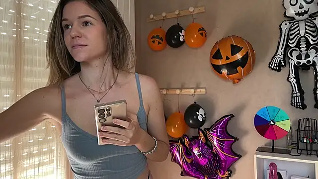 Snapshot of lucie_mehott chatting on October 12, 2025, 8:35 am lucie mehott online show from October 12, 2025, 8:35 am