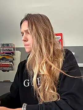 Snapshot of lucie_mehott chatting on November 4, 2025, 8:13 am lucie mehott online show from November 4, 2025, 8:13 am