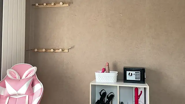 Snapshot of lucie_mehott chatting on November 10, 2025, 10:14 am lucie mehott online show from November 10, 2025, 10:14 am