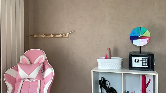 Snapshot of lucie_mehott chatting on November 13, 2025, 10:14 am lucie mehott online show from November 13, 2025, 10:14 am