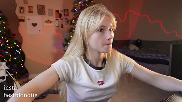 Snapshot of bestblonde chatting on December 20, 2024, 6:13 pm bestblonde online show from December 20, 2024, 6:13 pm