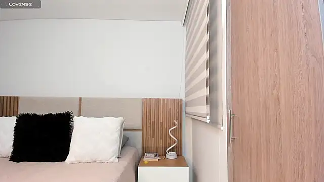 MalejaDiaz  online show from April 11, 2026, 4:00 pm