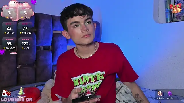 Snapshot of Angelo_018 chatting on December 15, 2024, 10:18 am Angelo 018 online show from December 15, 2024, 10:18 am