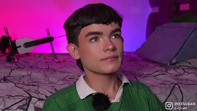 Snapshot of Angelo_018 chatting on October 19, 2025, 5:30 am Angelo 018 online show from October 19, 2025, 5:30 am