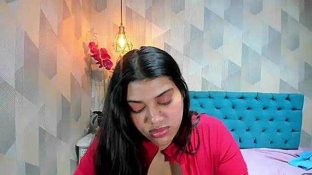 Snapshot of LindaBreeS chatting on June 3, 2026, 2:33 pm LindaBreeS online show from June 3, 2026, 2:33 pm