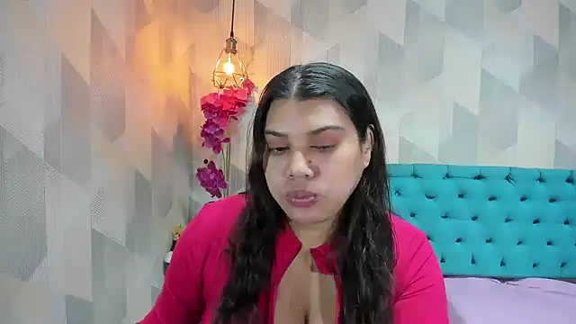 Snapshot of LindaBreeS chatting on June 9, 2026, 2:17 pm LindaBreeS online show from June 9, 2026, 2:17 pm