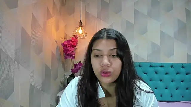 Snapshot of LindaBreeS chatting on June 16, 2026, 1:47 pm LindaBreeS online show from June 16, 2026, 1:47 pm