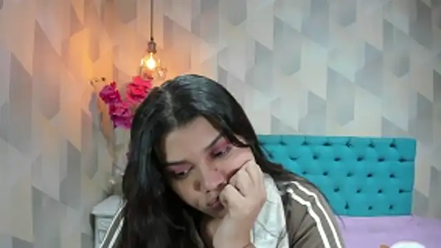 Snapshot of LindaBreeS chatting on June 22, 2026, 1:52 pm LindaBreeS online show from June 22, 2026, 1:52 pm