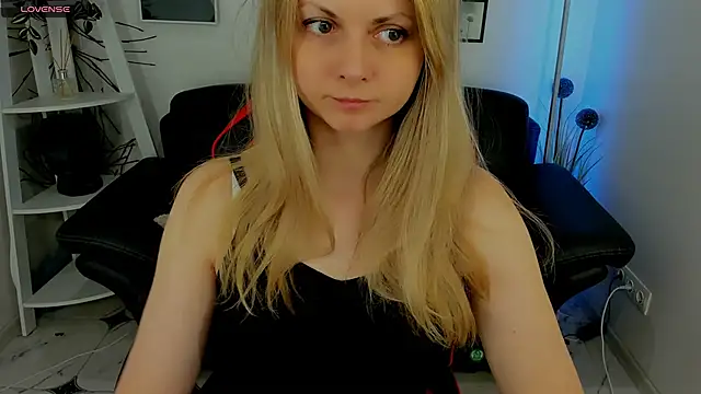 SmilingEmily  online show from March 10, 2025, 7:32 am