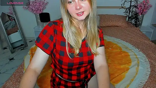 SmilingEmily  online show from September 29, 2025, 5:34 am
