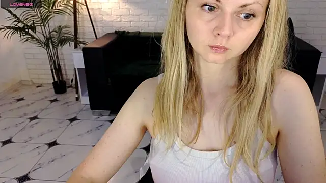 SmilingEmily  online show from September 30, 2025, 6:18 am