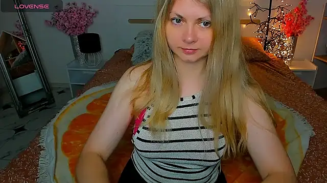 SmilingEmily  online show from October 2, 2025, 5:58 am