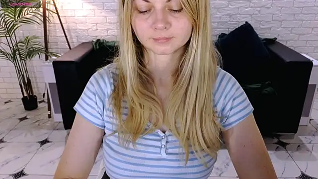 SmilingEmily  online show from October 4, 2025, 6:11 am