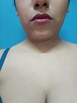 Snapshot of sexyindi_couple chatting on July 1, 2026, 6:59 am sexyindi couple online show from July 1, 2026, 6:59 am