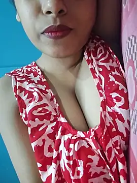 Snapshot of sexyindi_couple chatting on July 4, 2026, 7:47 am sexyindi couple online show from July 4, 2026, 7:47 am
