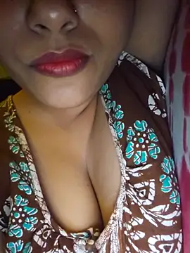 Snapshot of sexyindi_couple chatting on July 29, 2026, 6:39 pm sexyindi couple online show from July 29, 2026, 6:39 pm