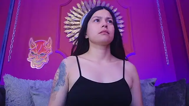 Julieta Russell online show from November 26, 2025, 12:06 pm