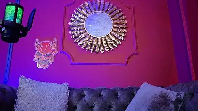 Julieta Russell online show from February 18, 2026, 12:12 pm