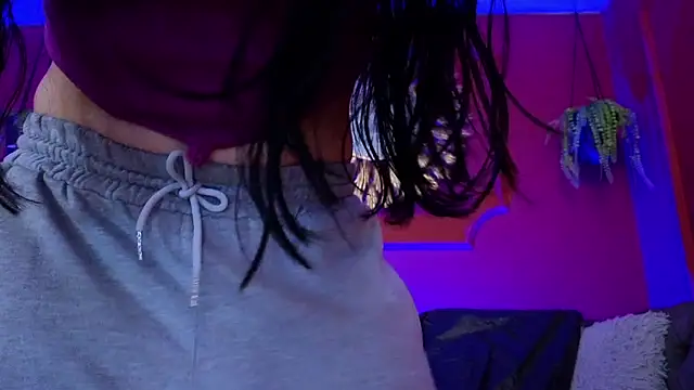 Julieta Russell online show from April 13, 2026, 11:59 am