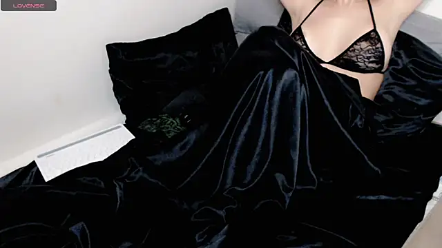 hotmask online show from February 1, 2026, 7:56 pm