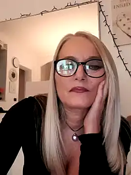 Snapshot of kikkastar chatting on December 16, 2024, 8:16 pm kikkastar online show from December 16, 2024, 8:16 pm