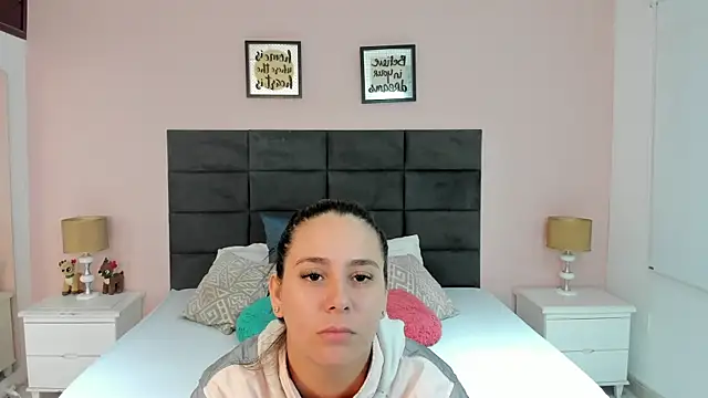 MadisonJenner online show from December 19, 2025, 11:06 am