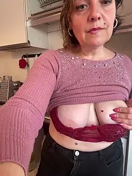 Snapshot of Sunbelxx chatting on October 27, 2025, 9:24 am Sunbelxx online show from October 27, 2025, 9:24 am