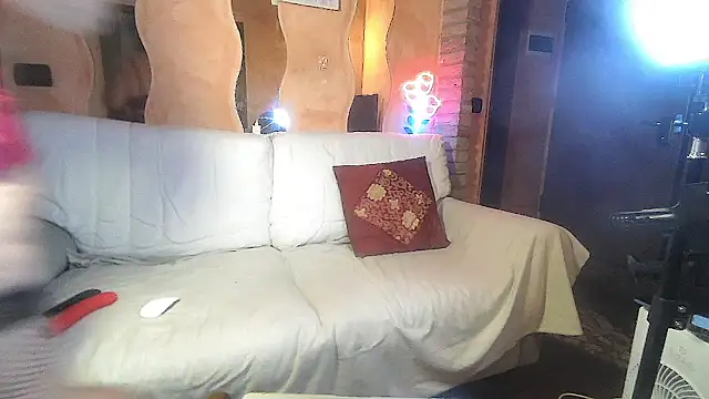 Snapshot of Sunbelxx chatting on November 9, 2025, 4:16 pm Sunbelxx online show from November 9, 2025, 4:16 pm