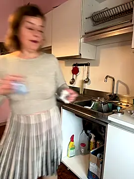 Snapshot of Sunbelxx chatting on November 19, 2025, 8:47 am Sunbelxx online show from November 19, 2025, 8:47 am