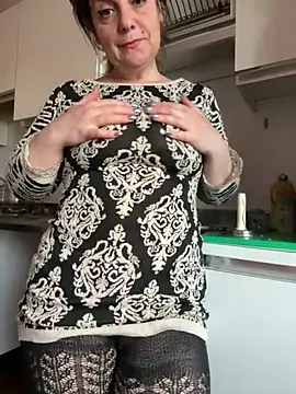 Snapshot of Sunbelxx chatting on November 26, 2025, 9:21 am Sunbelxx online show from November 26, 2025, 9:21 am