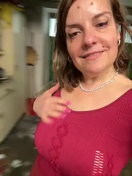 Snapshot of Sunbelxx chatting on February 17, 2026, 12:01 pm Sunbelxx online show from February 17, 2026, 12:01 pm