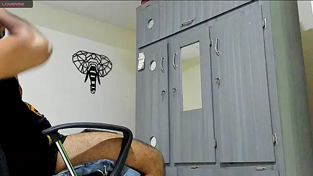 Big furry bear13 online show from January 17, 2025, 5:21 am