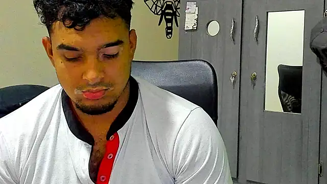 Big furry bear13 online show from March 18, 2025, 5:09 am