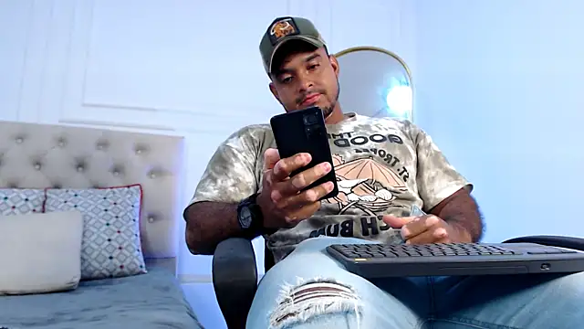 Big furry bear13 online show from January 10, 2026, 1:13 pm