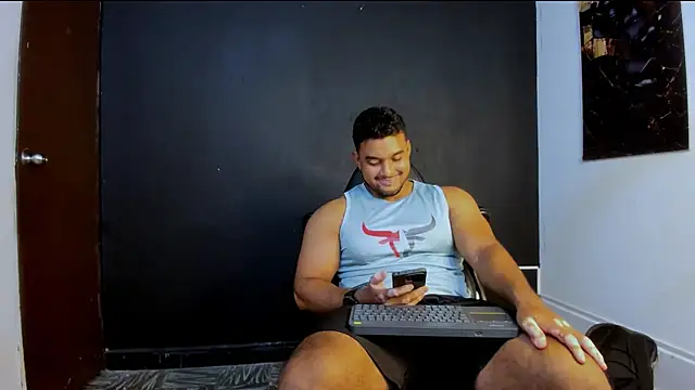 Big furry bear13 online show from April 12, 2026, 4:01 pm