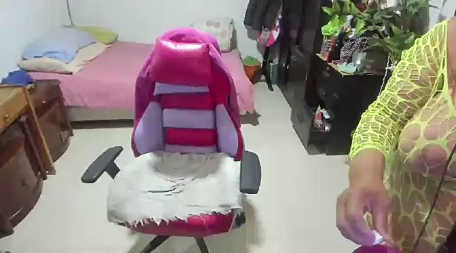 Snapshot of Mrs_mommy_ chatting on January 18, 2025, 11:44 pm Mrs mommy online show from January 18, 2025, 11:44 pm