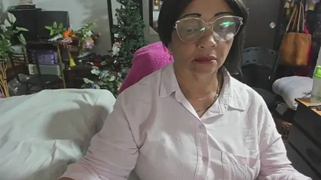 Mrs mommy  online show from December 5, 2025, 1:25 am