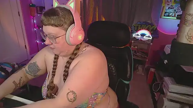 Snapshot of FatVeronica chatting on February 2, 2026, 2:05 pm FatVeronica online show from February 2, 2026, 2:05 pm