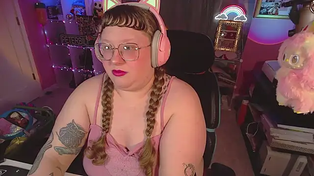 Snapshot of FatVeronica chatting on February 14, 2026, 2:14 pm FatVeronica online show from February 14, 2026, 2:14 pm