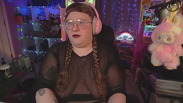 Snapshot of FatVeronica chatting on February 23, 2026, 10:18 pm FatVeronica online show from February 23, 2026, 10:18 pm