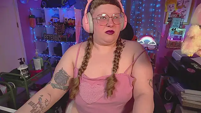 Snapshot of FatVeronica chatting on March 17, 2026, 12:19 pm FatVeronica online show from March 17, 2026, 12:19 pm