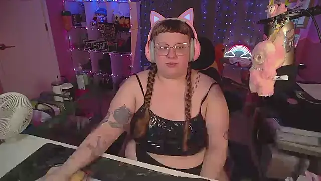 Snapshot of FatVeronica chatting on March 21, 2026, 5:16 pm FatVeronica online show from March 21, 2026, 5:16 pm