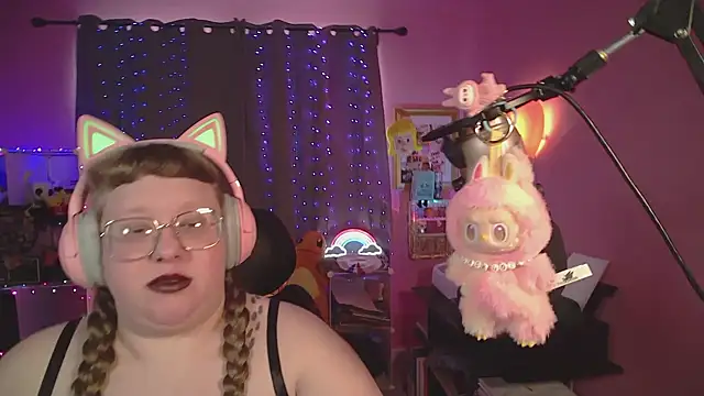 Snapshot of FatVeronica chatting on March 23, 2026, 4:11 pm FatVeronica online show from March 23, 2026, 4:11 pm