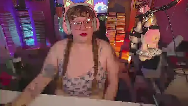 FatVeronica online show from July 9, 2026, 5:17 pm
